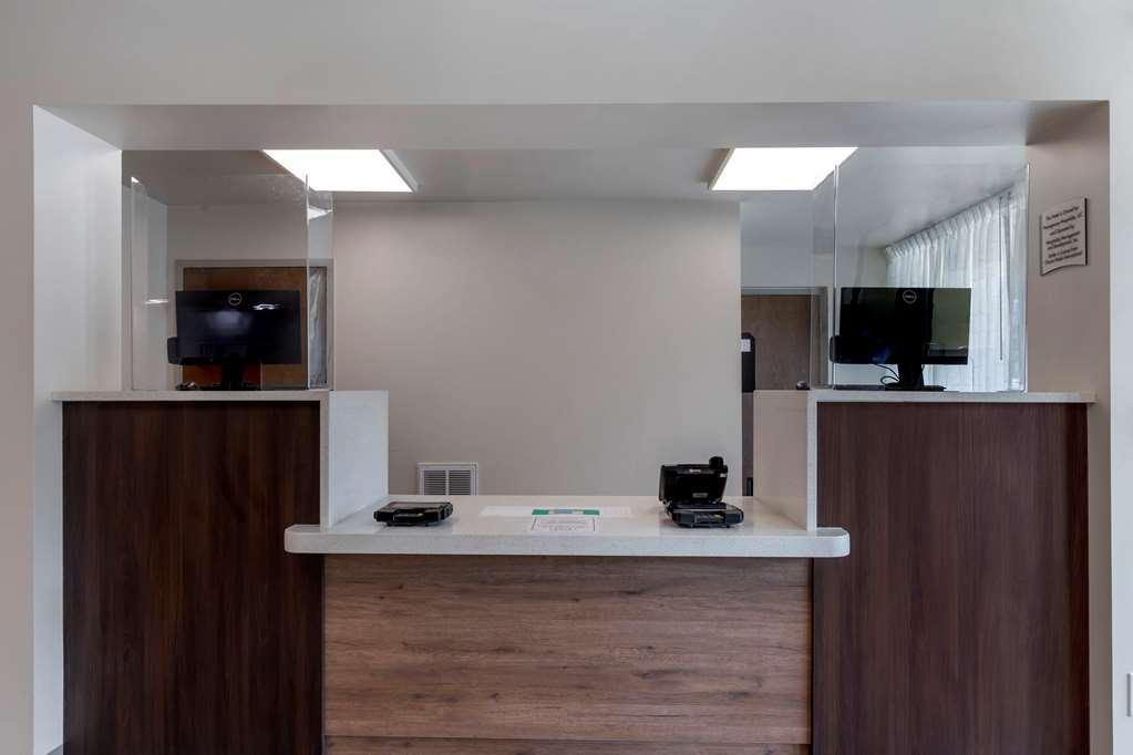 Quality Inn Saint Petersburg North-Tampa Bay Interior photo