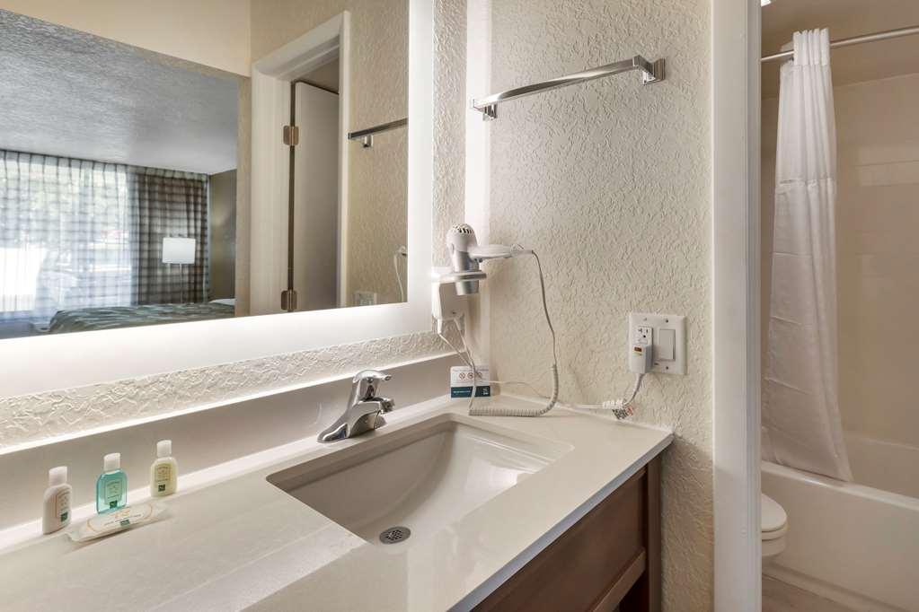 Quality Inn Saint Petersburg North-Tampa Bay Exterior photo